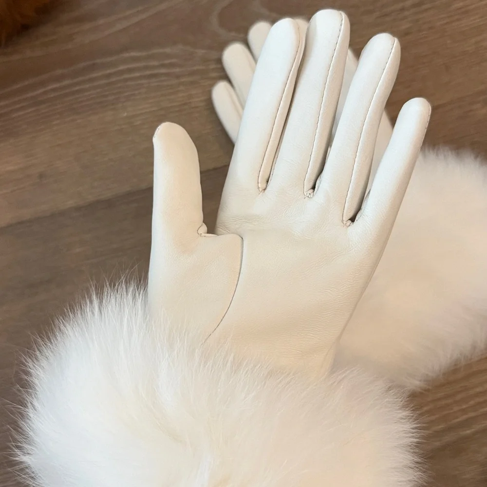 NWOT white fleece lined sheepskin leather gloves with fox fur trim